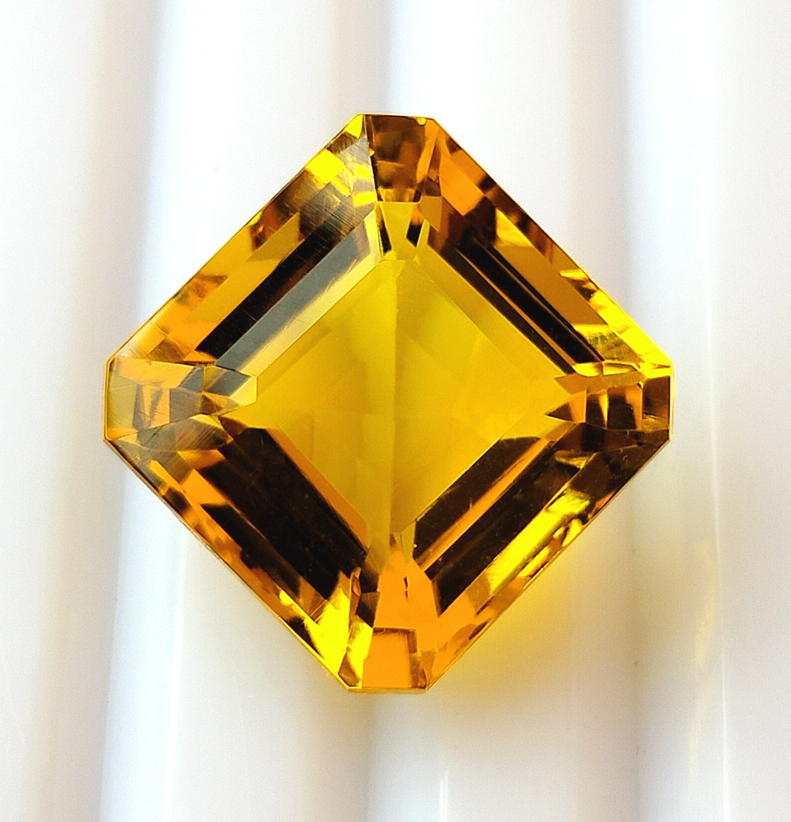 Sapphire vàng – Ý nghĩa và vẻ đẹp vô tận